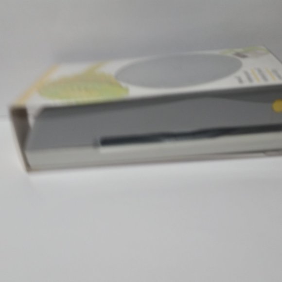 ek Tools Craft Punch Scalloped Edge Circle 2 1/4" - Picture 4 of 9